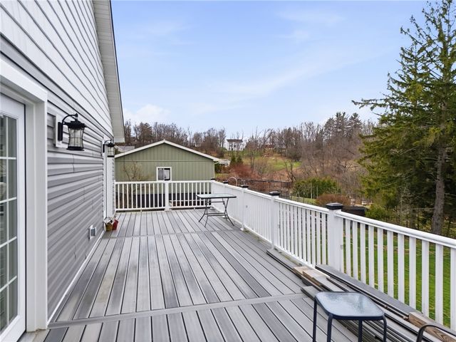 27 Bock Ln, Baden, PA 15005