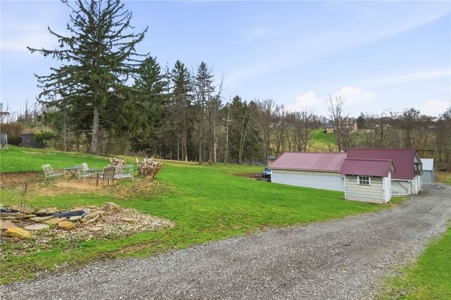 27 Bock Ln, Baden, PA 15005