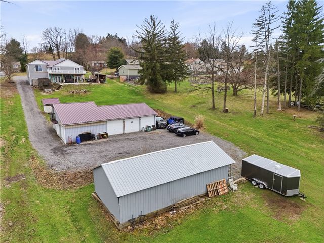 27 Bock Ln, Baden, PA 15005