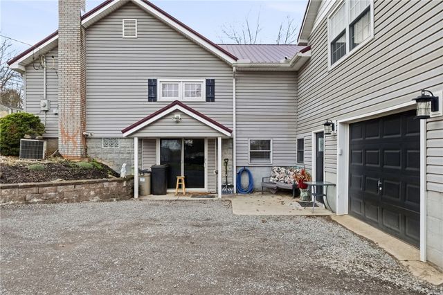 27 Bock Ln, Baden, PA 15005