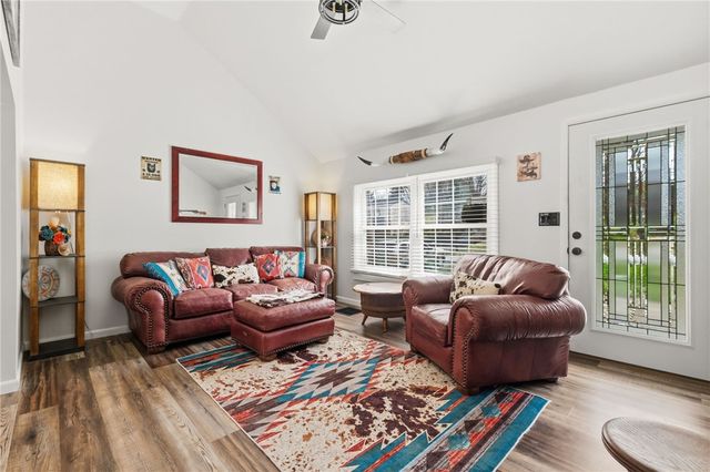 27 Bock Ln, Baden, PA 15005