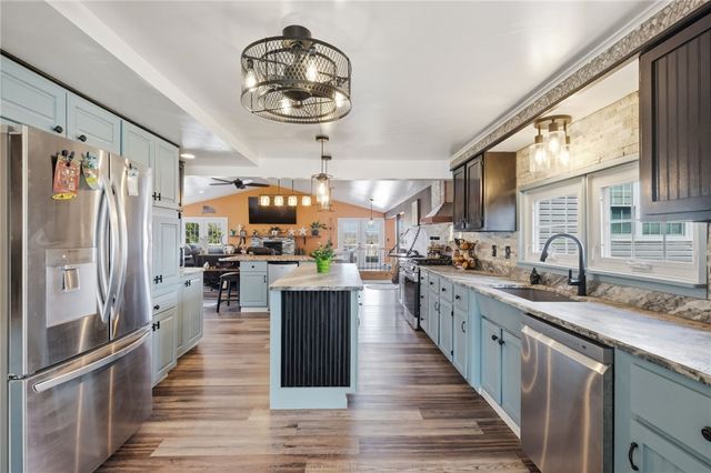 27 Bock Ln, Baden, PA 15005