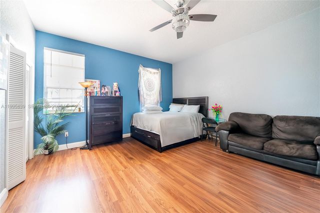5303 SW 111th Ter, Davie, FL 33328