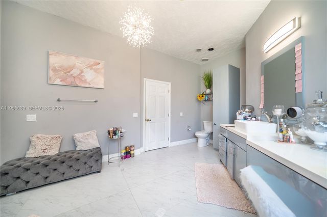 5303 SW 111th Ter, Davie, FL 33328