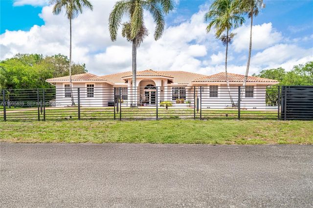 5303 SW 111th Ter, Davie, FL 33328