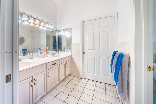 5303 SW 111th Ter, Davie, FL 33328