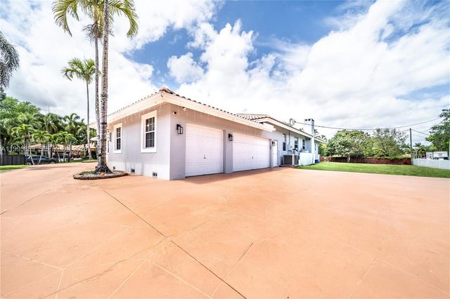 5303 SW 111th Ter, Davie, FL 33328