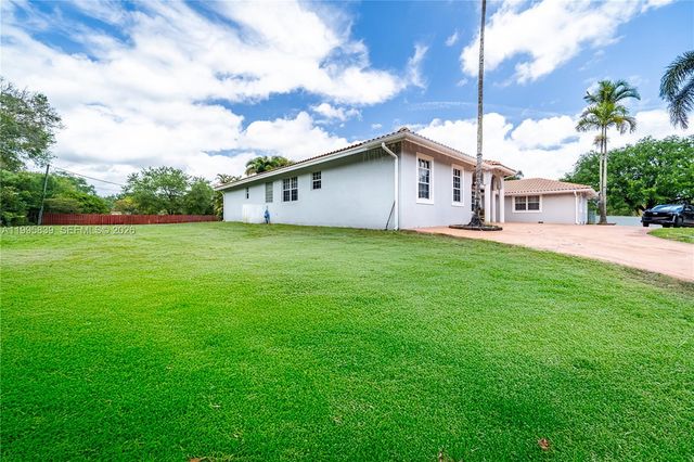 5303 SW 111th Ter, Davie, FL 33328