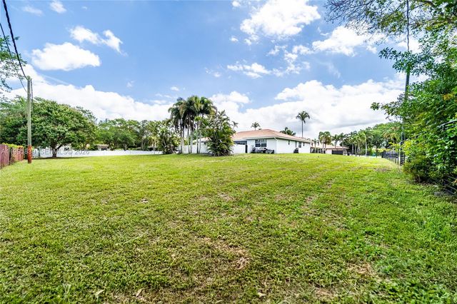 5303 SW 111th Ter, Davie, FL 33328