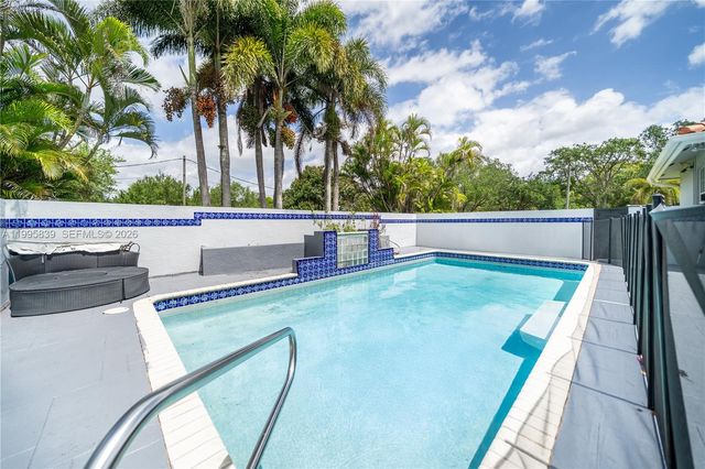 5303 SW 111th Ter, Davie, FL 33328