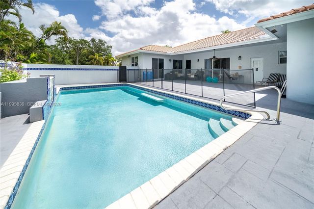 5303 SW 111th Ter, Davie, FL 33328