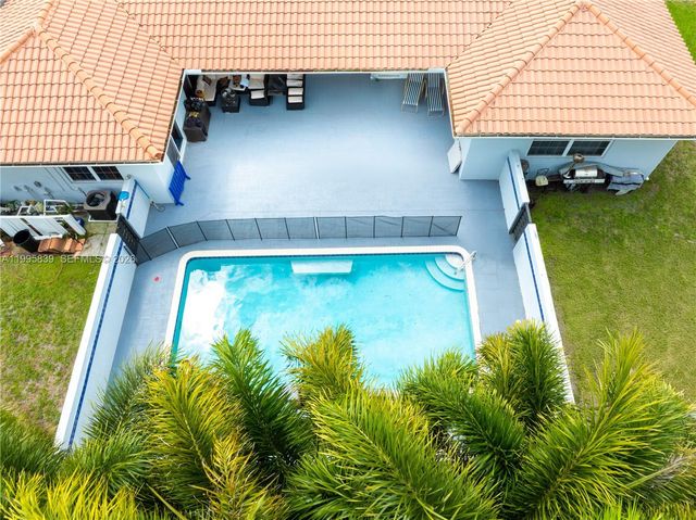 5303 SW 111th Ter, Davie, FL 33328