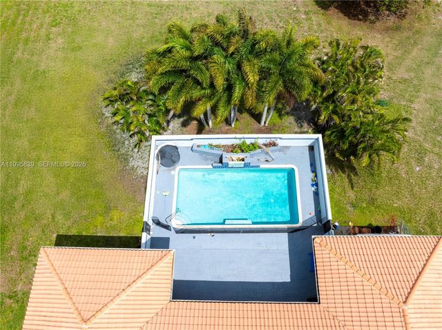 5303 SW 111th Ter, Davie, FL 33328