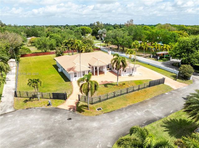 5303 SW 111th Ter, Davie, FL 33328
