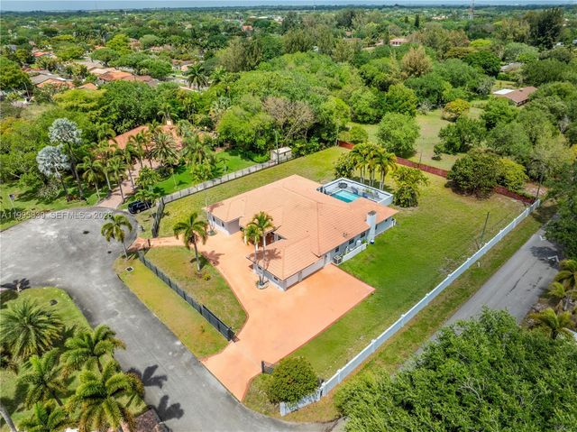 5303 SW 111th Ter, Davie, FL 33328