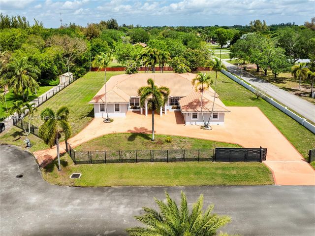 5303 SW 111th Ter, Davie, FL 33328