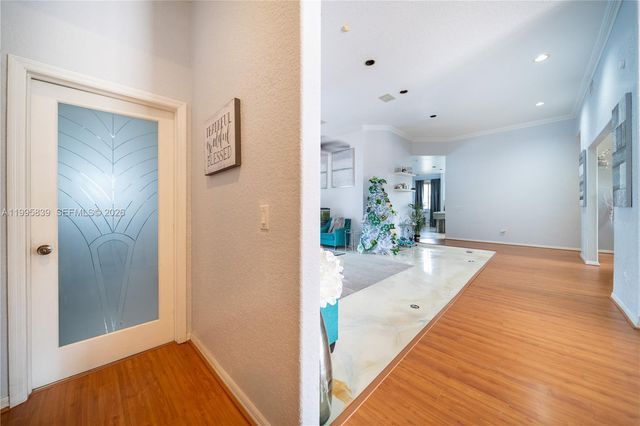 5303 SW 111th Ter, Davie, FL 33328