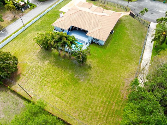 5303 SW 111th Ter, Davie, FL 33328