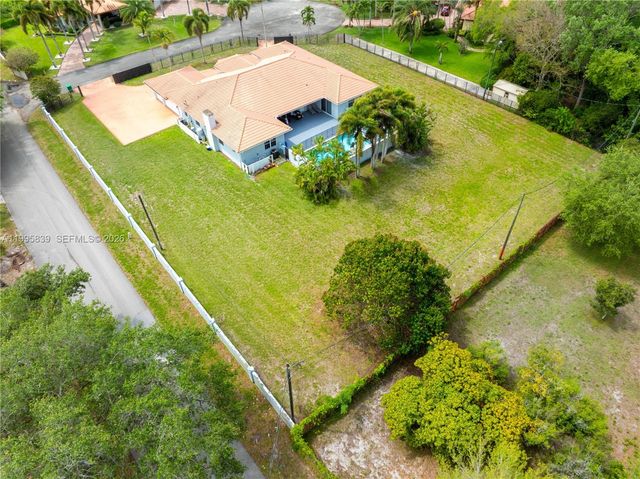 5303 SW 111th Ter, Davie, FL 33328