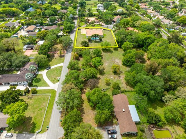 5303 SW 111th Ter, Davie, FL 33328