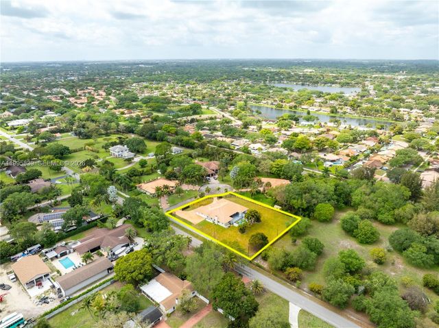 5303 SW 111th Ter, Davie, FL 33328