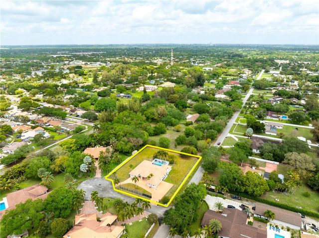 5303 SW 111th Ter, Davie, FL 33328