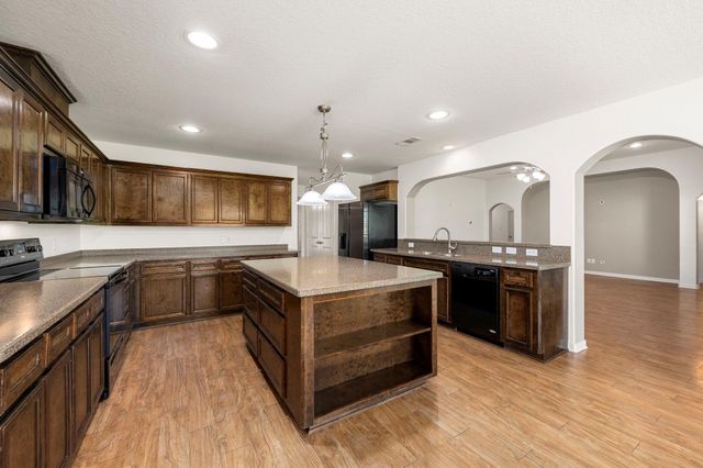 914 Lakeland Circle, Rosharon, TX 77583