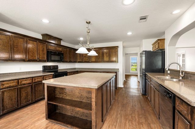 914 Lakeland Circle, Rosharon, TX 77583