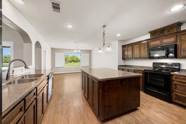 914 Lakeland Circle, Rosharon, TX 77583