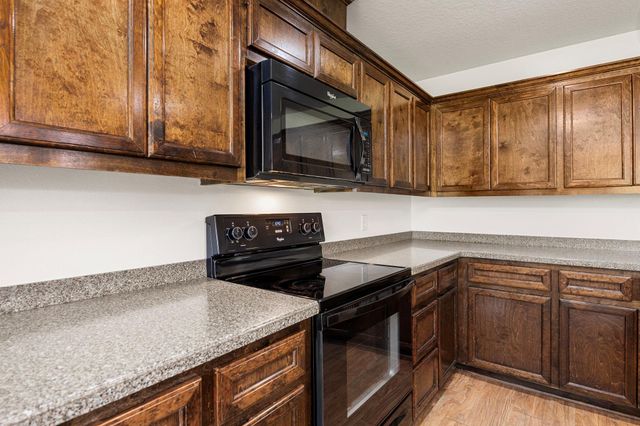 914 Lakeland Circle, Rosharon, TX 77583