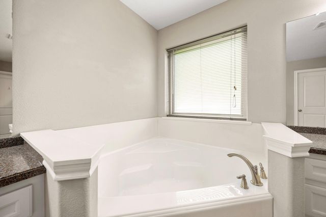 914 Lakeland Circle, Rosharon, TX 77583