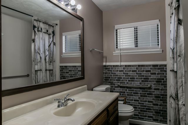 657 Grace Street NE, Albuquerque, NM 87123
