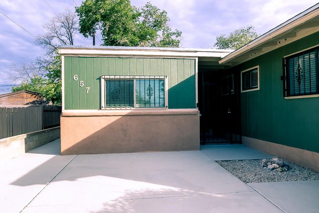 657 Grace Street NE, Albuquerque, NM 87123