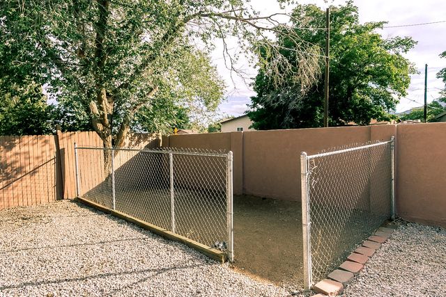 657 Grace Street NE, Albuquerque, NM 87123