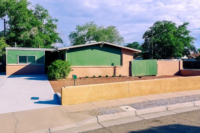 657 Grace Street NE, Albuquerque, NM 87123