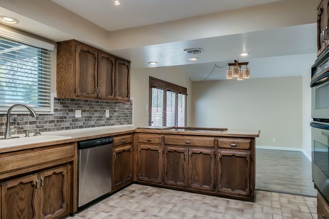 657 Grace Street NE, Albuquerque, NM 87123