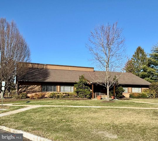 53 CLIVEDEN CT, Trenton, NJ 08648