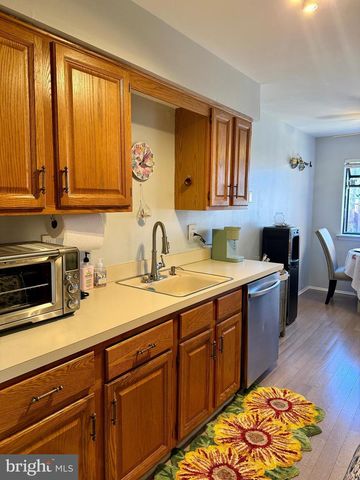 53 CLIVEDEN CT, Trenton, NJ 08648