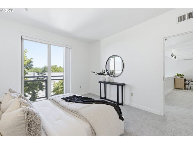 12600 Sw CRESCENT St 216, Beaverton, OR 97005