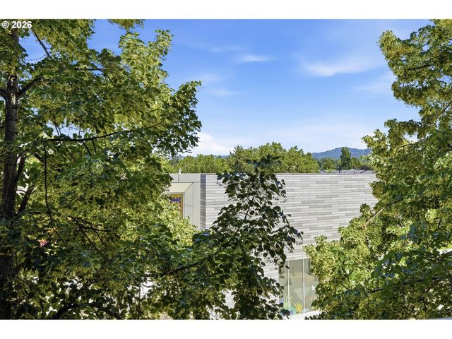 12600 Sw CRESCENT St 216, Beaverton, OR 97005
