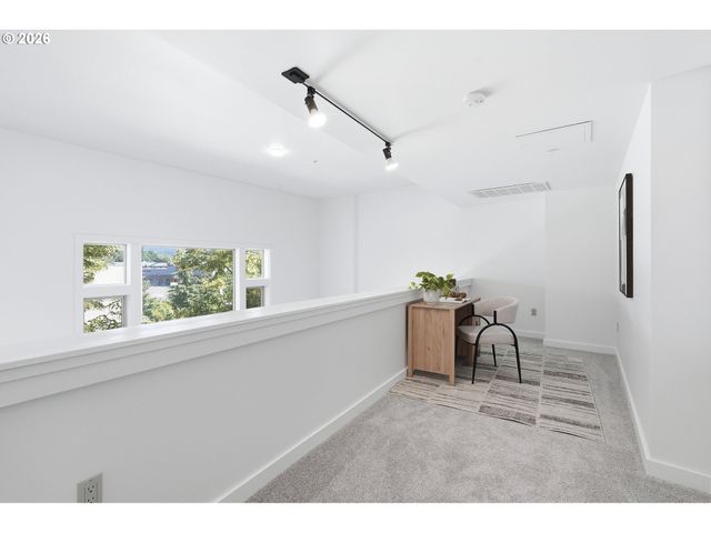 12600 Sw CRESCENT St 216, Beaverton, OR 97005