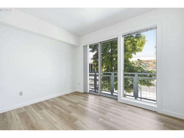 12600 Sw CRESCENT St 216, Beaverton, OR 97005