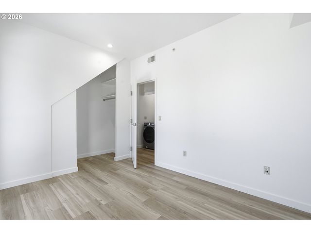 12600 Sw CRESCENT St 216, Beaverton, OR 97005
