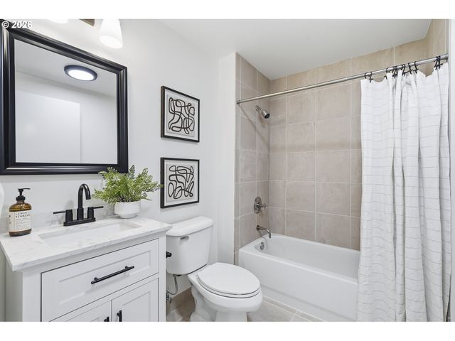 12600 Sw CRESCENT St 216, Beaverton, OR 97005