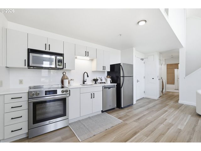 12600 Sw CRESCENT St 216, Beaverton, OR 97005