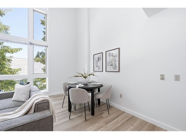 12600 Sw CRESCENT St 216, Beaverton, OR 97005