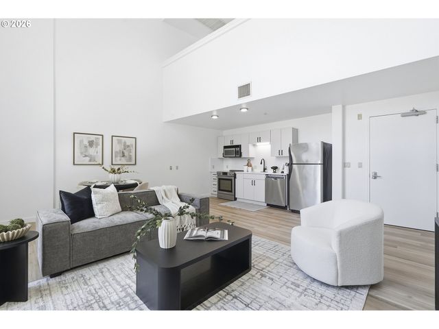 12600 Sw CRESCENT St 216, Beaverton, OR 97005