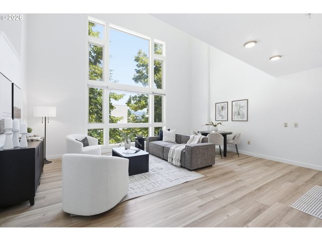 12600 Sw CRESCENT St 216, Beaverton, OR 97005