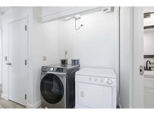 12600 Sw CRESCENT St 216, Beaverton, OR 97005