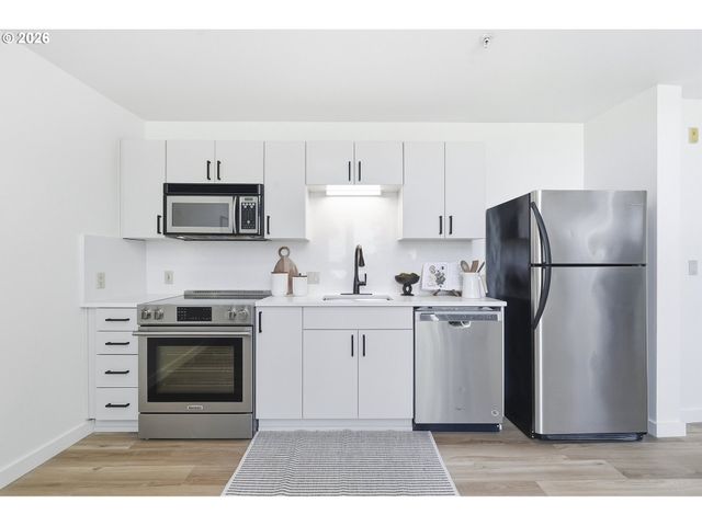12600 Sw CRESCENT St 216, Beaverton, OR 97005